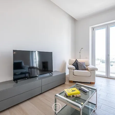 Enchanting Panoramic Retreat *